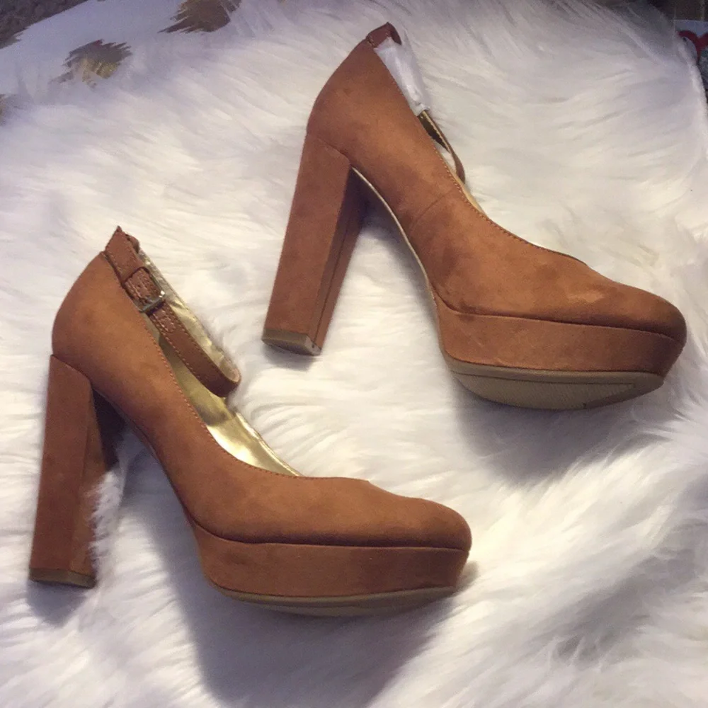 Guess platform heel